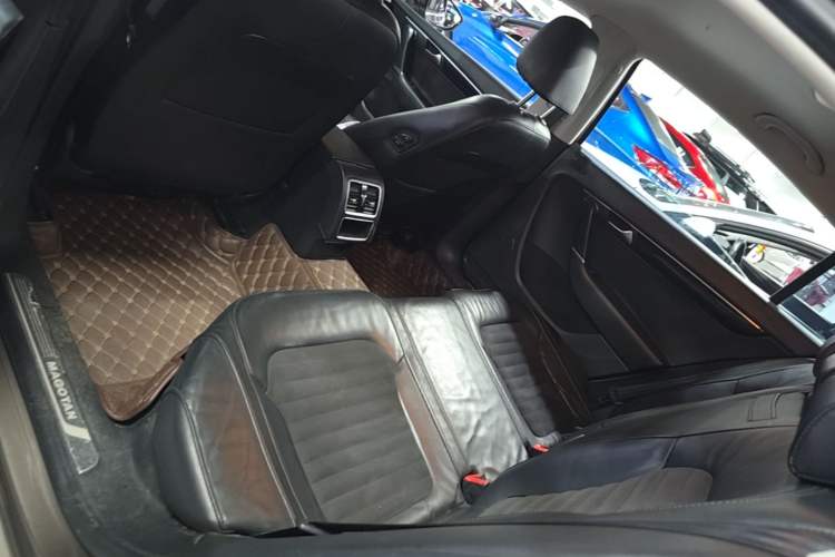 Used Volkswagen Magotan 2015 1.8TSI Luxury Model Left Rear Seat