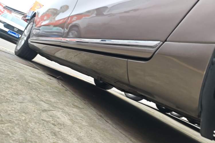 Used Volkswagen Magotan 2015 2.0 TSI Luxury Model Left Side Sill