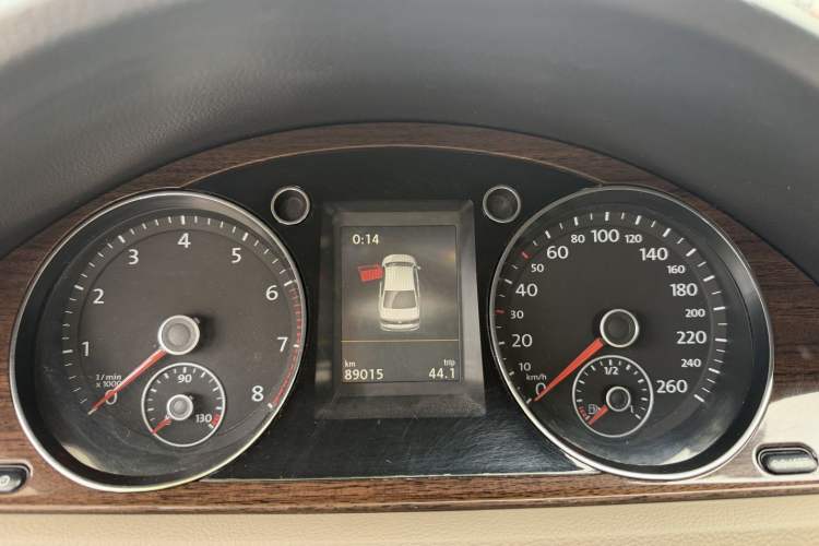 Used Volkswagen Magotan 2015 Revised 1.8TSI Prestige Version Odometer Close Up