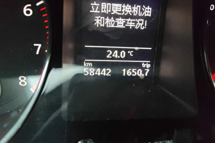 Used Volkswagen Magotan 2015 Revised Version 2.0 TSI Luxury Edition Odometer Close Up
