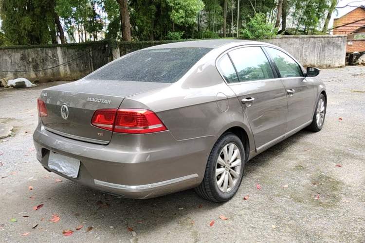 Used Volkswagen Magotan 2015 1.8TSI Advanced Model Rear Right 45 Deg