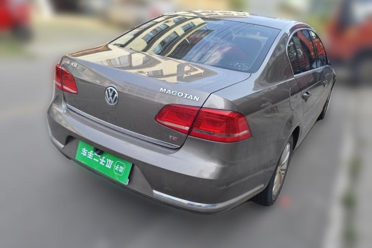 Used Volkswagen Magotan 2015 Facelift 1.8TSI Luxury Model Rear Right 45 Deg