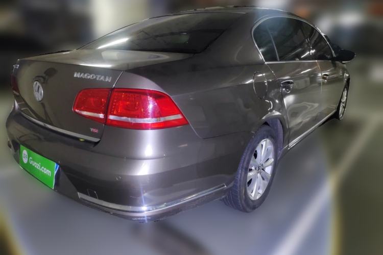 Used Volkswagen Magotan 2015 Facelift 1.8TSI Luxury Model Rear Right 45 Deg