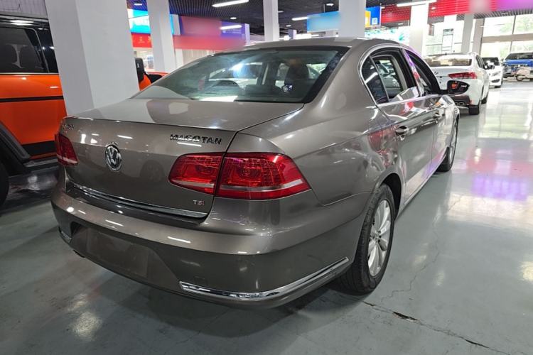 Used Volkswagen Magotan 2015 1.8TSI Luxury Model Rear Right 45 Deg