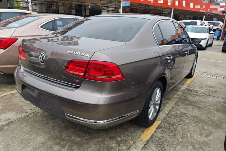 Used Volkswagen Magotan 2015 2.0 TSI Luxury Model Rear Right 45 Deg