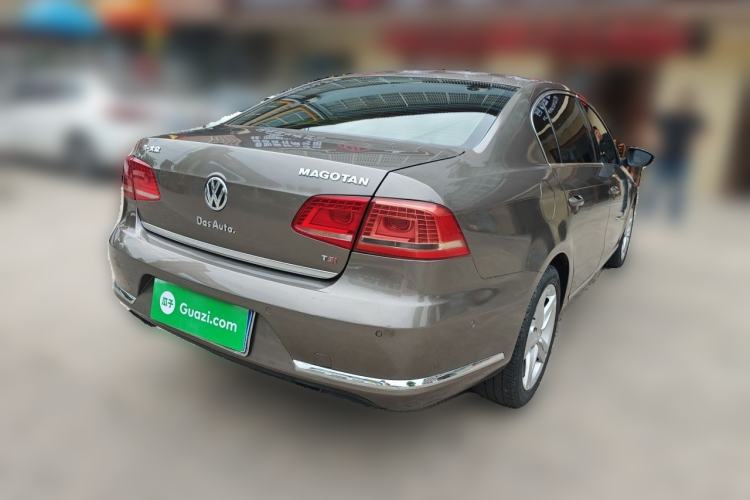 Used Volkswagen Magotan 2015 1.8TSI Prestige Model Rear Right 45 Deg