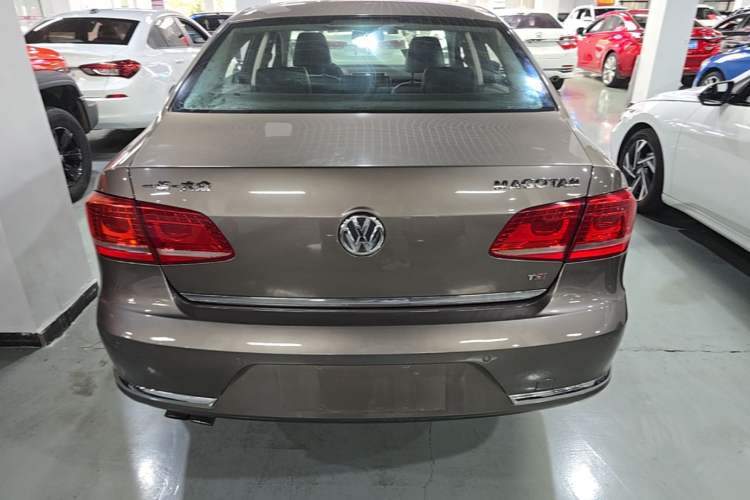 Used Volkswagen Magotan 2015 1.8TSI Luxury Model Rear