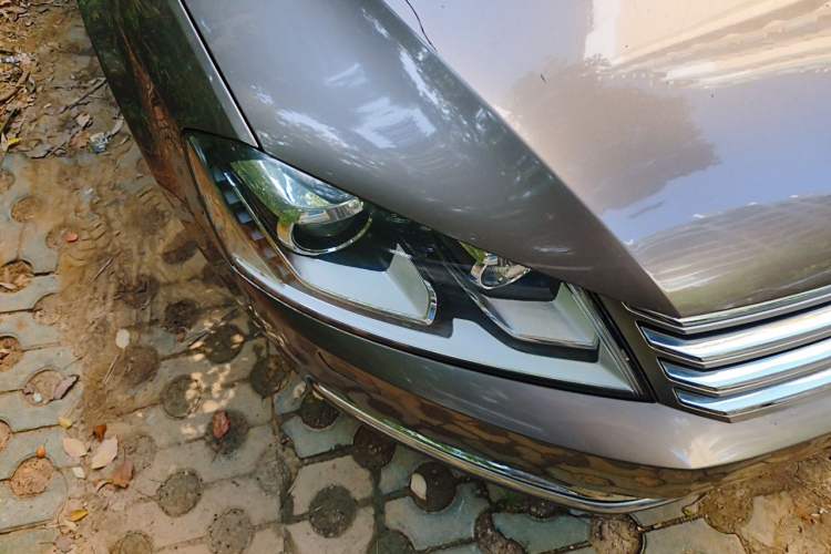 Used Volkswagen Magotan 2015 Facelift 1.8TSI Luxury Model Right Front Headlight