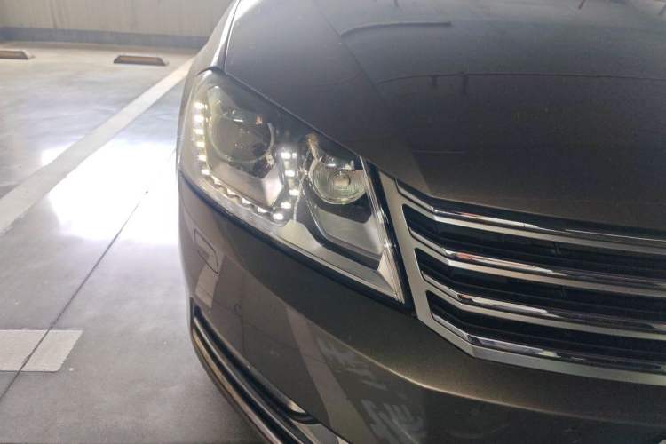 Used Volkswagen Magotan 2015 1.8TSI Luxury Model Right Front Headlight