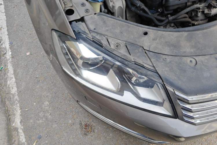 Used Volkswagen Magotan 2015 Facelift 1.8TSI Luxury Model Right Front Headlight