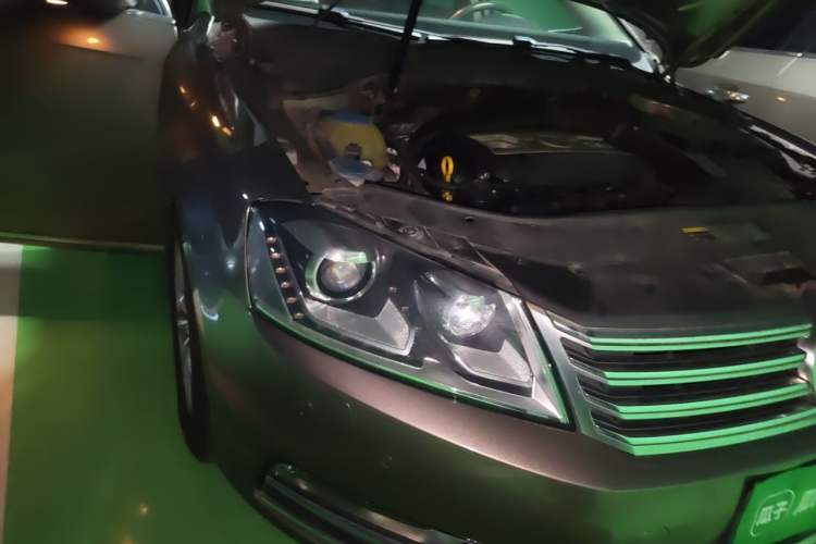 Used Volkswagen Magotan 2015 1.8TSI Luxury Model Right Front Headlight