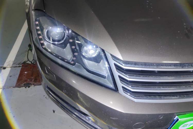 Used Volkswagen Magotan 2015 Facelift 1.8TSI Luxury Model Right Front Headlight