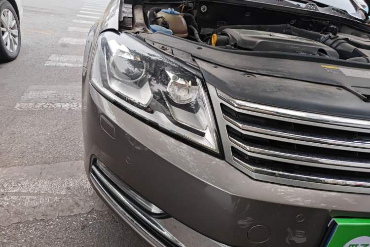 Used Volkswagen Magotan 2015 Revised Version 2.0 TSI Luxury Edition Right Front Headlight