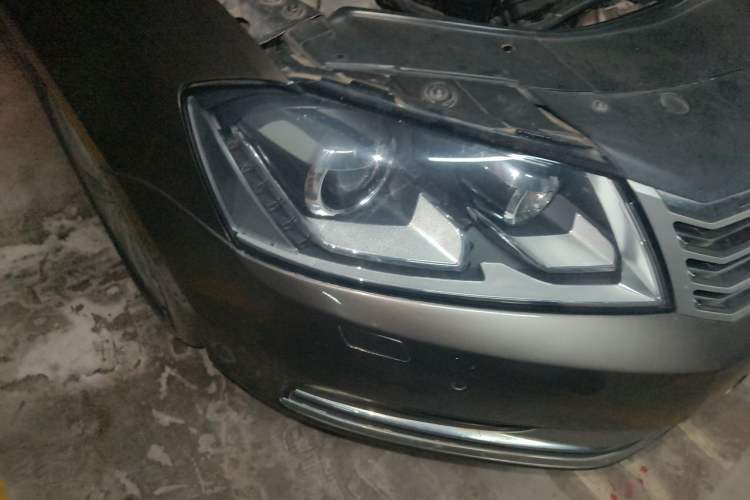 Used Volkswagen Magotan 2015 1.8TSI Luxury Model Right Front Headlight