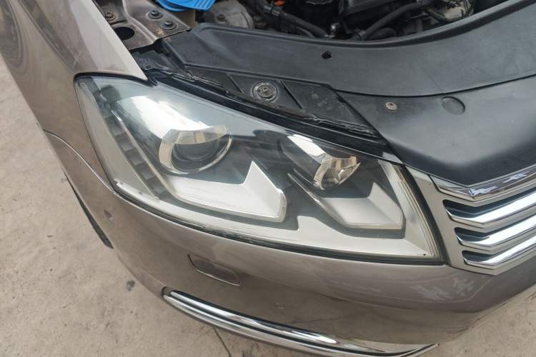 Used Volkswagen Magotan 2015 1.8TSI Prestige Model Right Front Headlight
