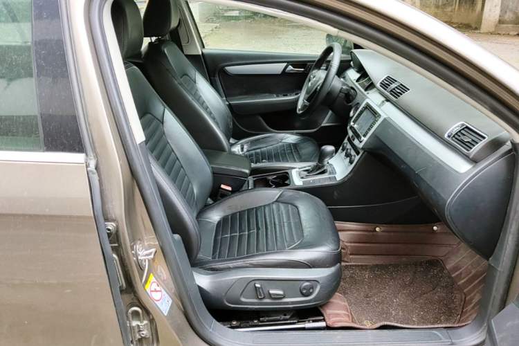 Used Volkswagen Magotan 2015 1.8TSI Advanced Model Right Front Seat