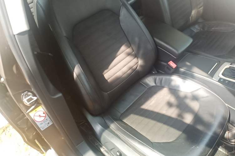 Used Volkswagen Magotan 2015 Revised 1.8TSI Prestige Version Right Front Seat