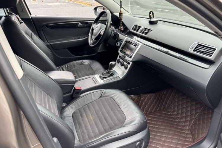 Used Volkswagen Magotan 2015 1.8TSI Luxury Model Right Front Seat