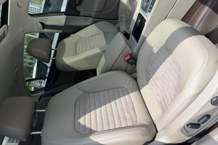 Used Volkswagen Magotan 2015 Revised 1.8TSI Prestige Version Right Front Seat