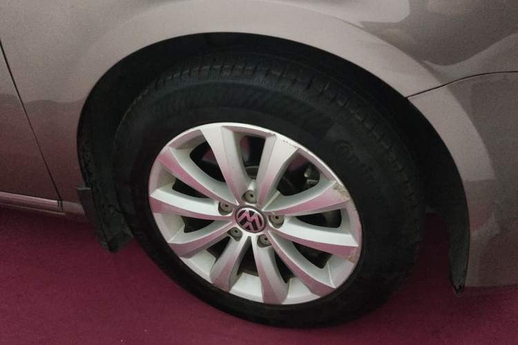 Used Volkswagen Magotan 2015 2.0 TSI Luxury Model Right Front Wheel Hub