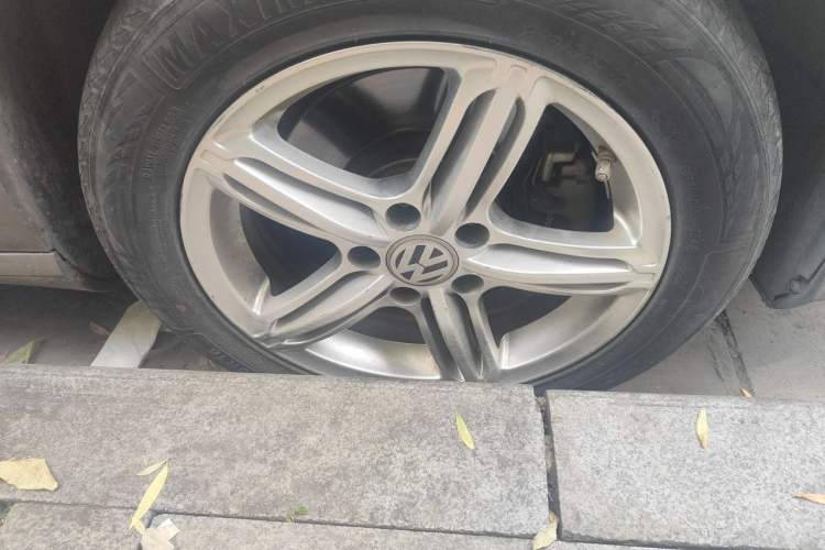 Used Volkswagen Magotan 2015 1.8TSI Advanced Model Right Front Wheel Hub