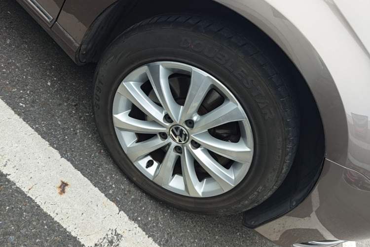 Used Volkswagen Magotan 2015 1.8TSI Advanced Model Right Front Wheel Hub