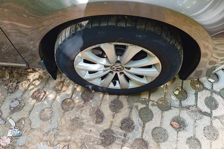 Used Volkswagen Magotan 2015 Facelift 1.8TSI Luxury Model Right Front Wheel Hub