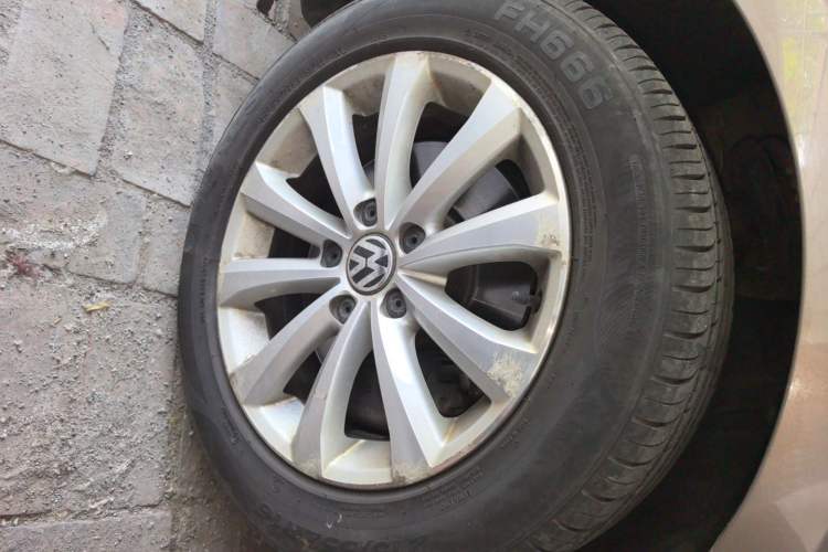 Used Volkswagen Magotan 2015 Facelift 1.8TSI Luxury Model Right Front Wheel Hub