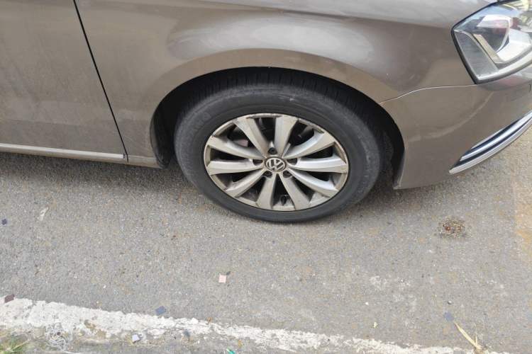 Used Volkswagen Magotan 2015 Facelift 1.8TSI Luxury Model Right Front Wheel Hub