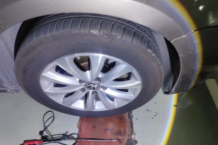 Used Volkswagen Magotan 2015 Facelift 1.8TSI Luxury Model Right Front Wheel Hub