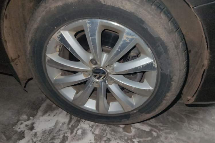 Used Volkswagen Magotan 2015 1.8TSI Luxury Model Right Front Wheel Hub