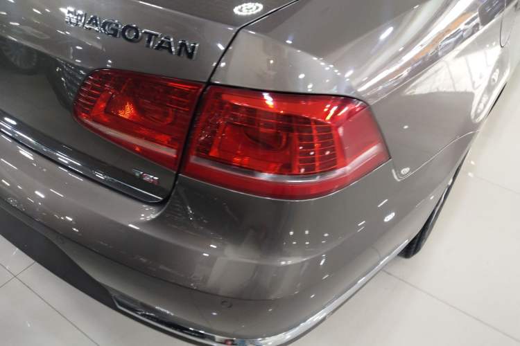 Used Volkswagen Magotan 2015 Facelift 1.8TSI Luxury Model Right Rear Taillight