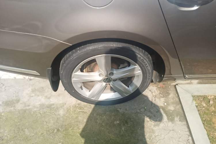 Used Volkswagen Magotan 2015 Revised 1.8TSI Prestige Version Right Rear Wheel Hub