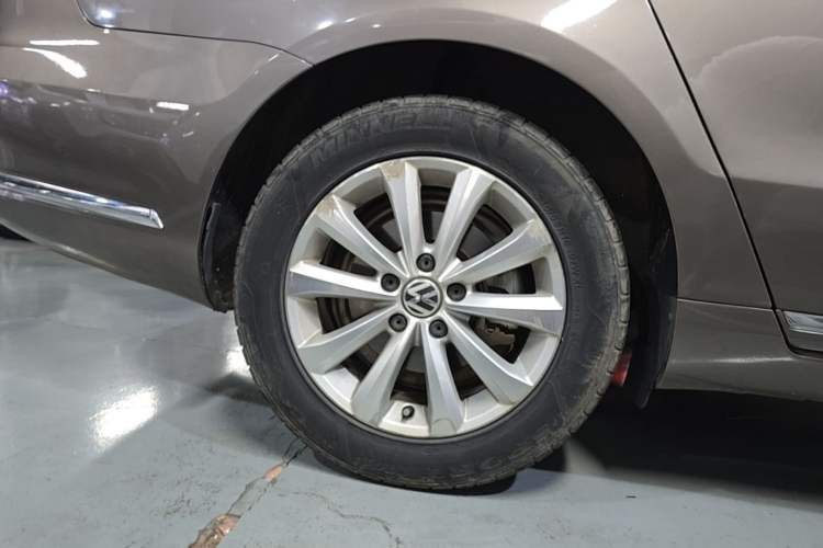 Used Volkswagen Magotan 2015 1.8TSI Luxury Model Right Rear Wheel Hub