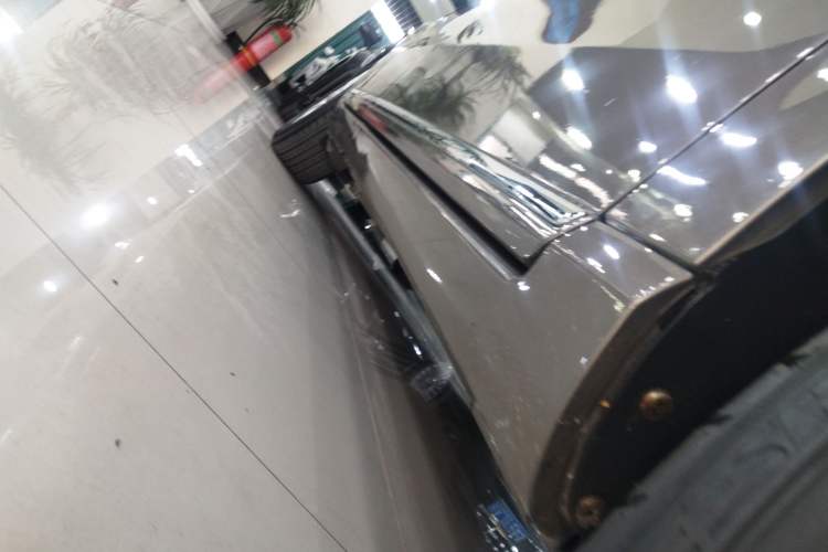 Used Volkswagen Magotan 2015 Facelift 1.8TSI Luxury Model Right Side Sill