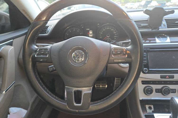 Used Volkswagen Magotan 2015 2.0 TSI Prestige Model Steering Wheel