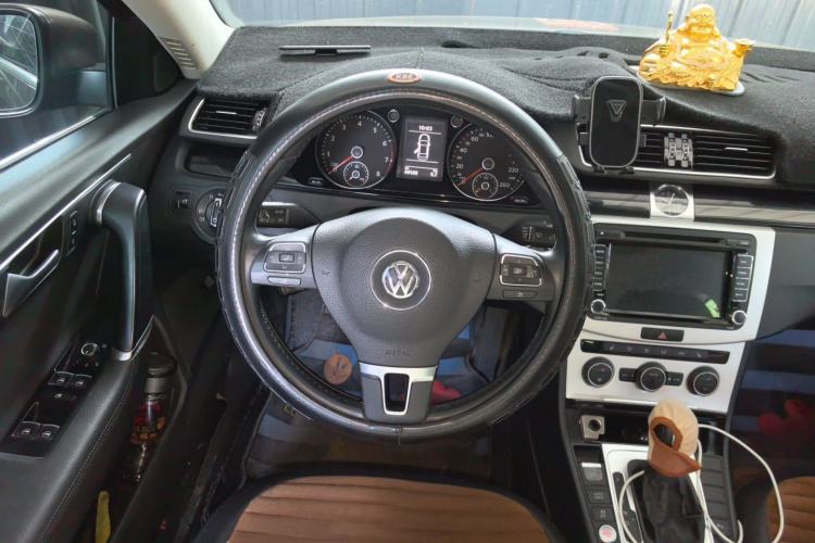 Used Volkswagen Magotan 2015 Facelift 1.8TSI Luxury Model Steering Wheel