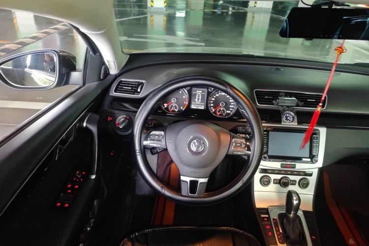 Used Volkswagen Magotan 2015 1.8TSI Luxury Model Steering Wheel