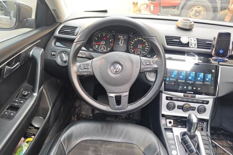 Used Volkswagen Magotan 2015 Facelift 1.8TSI Luxury Model Steering Wheel