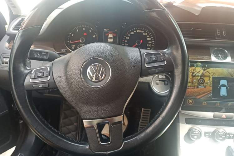 Used Volkswagen Magotan 2015 Revised 1.8TSI Prestige Version Steering Wheel