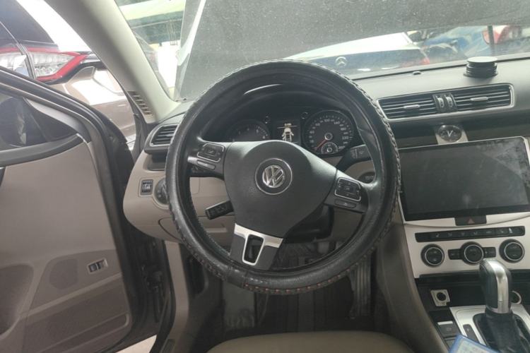 Used Volkswagen Magotan 2015 Facelift 1.8TSI Luxury Model Steering Wheel