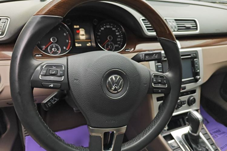 Used Volkswagen Magotan 2015 Revised 1.8TSI Prestige Version Steering Wheel
