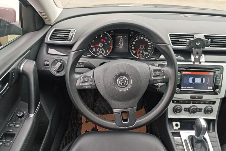 Used Volkswagen Magotan 2015 2.0 TSI Luxury Model Steering Wheel