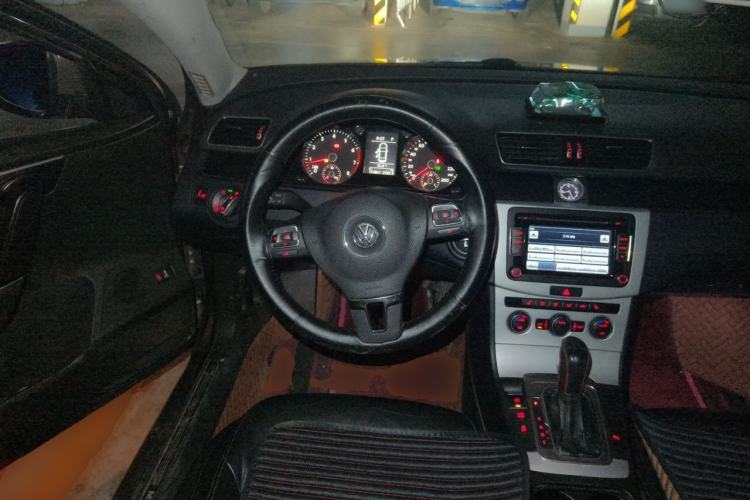 Used Volkswagen Magotan 2015 1.8TSI Luxury Model Steering Wheel