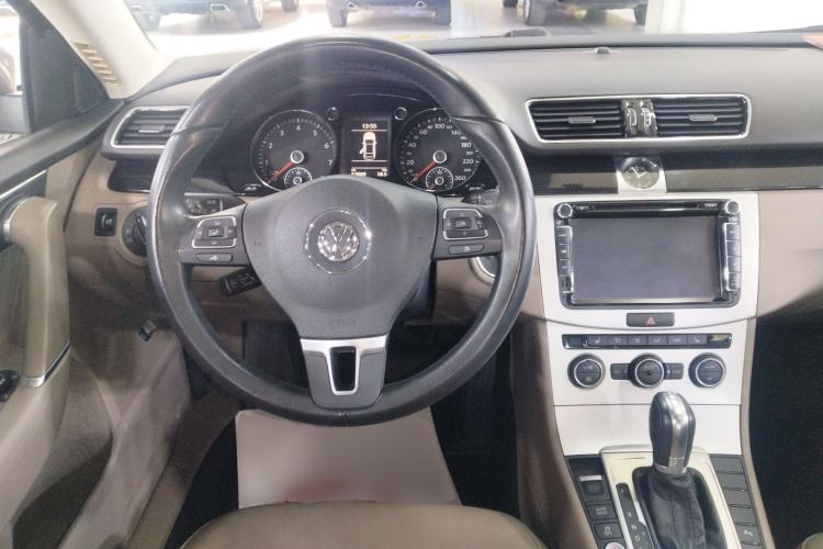 Used Volkswagen Magotan 2015 Facelift 1.8TSI Luxury Model Steering Wheel