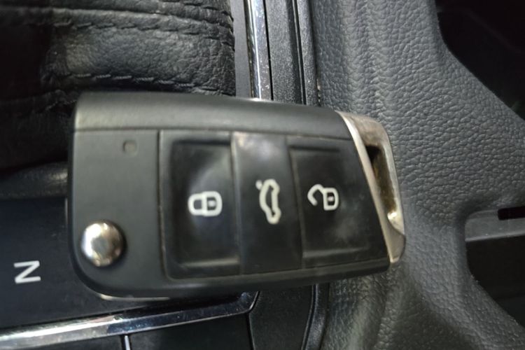 Used Volkswagen Magotan 2015 1.8TSI Luxury Model Vehicle Key
