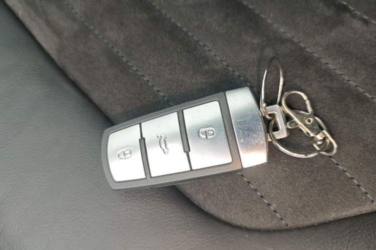 Used Volkswagen Magotan 2015 2.0 TSI Luxury Model Vehicle Key