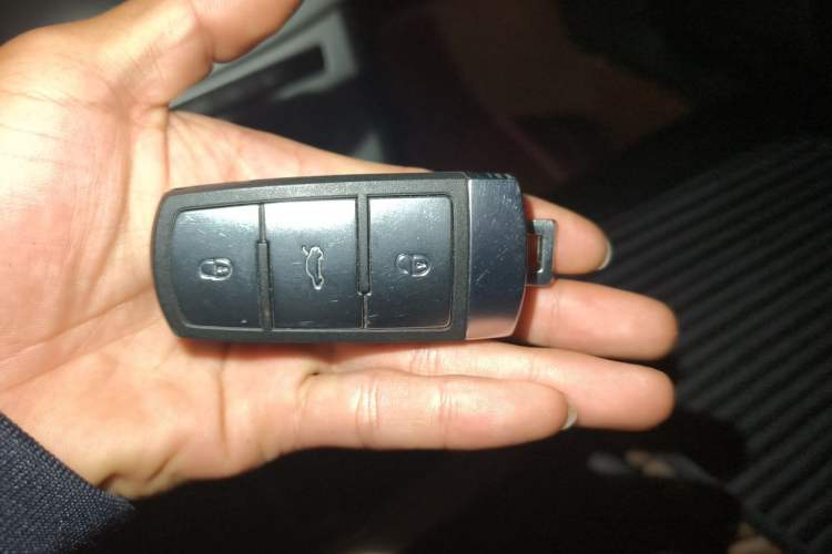 Used Volkswagen Magotan 2015 1.8TSI Luxury Model Vehicle Key