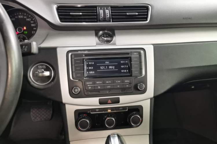 Used Volkswagen Magotan 2016 1.8TSI Smart Comfort Model Audio And AC Panel