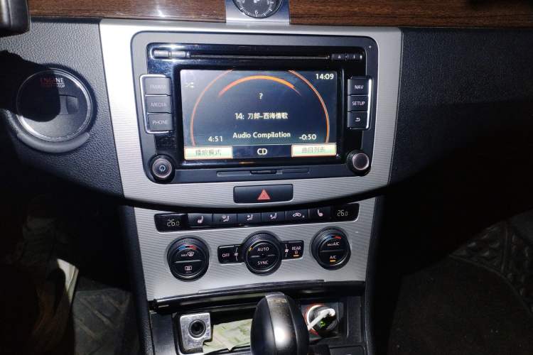 Used Volkswagen Magotan 2016 2.0 TSI Smart Luxury Version Audio And AC Panel